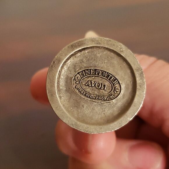 Vintage Avon "First Day Back "Small Pewter Figurine Bear with Schoolbooks (1983) - Picture 6 of 6